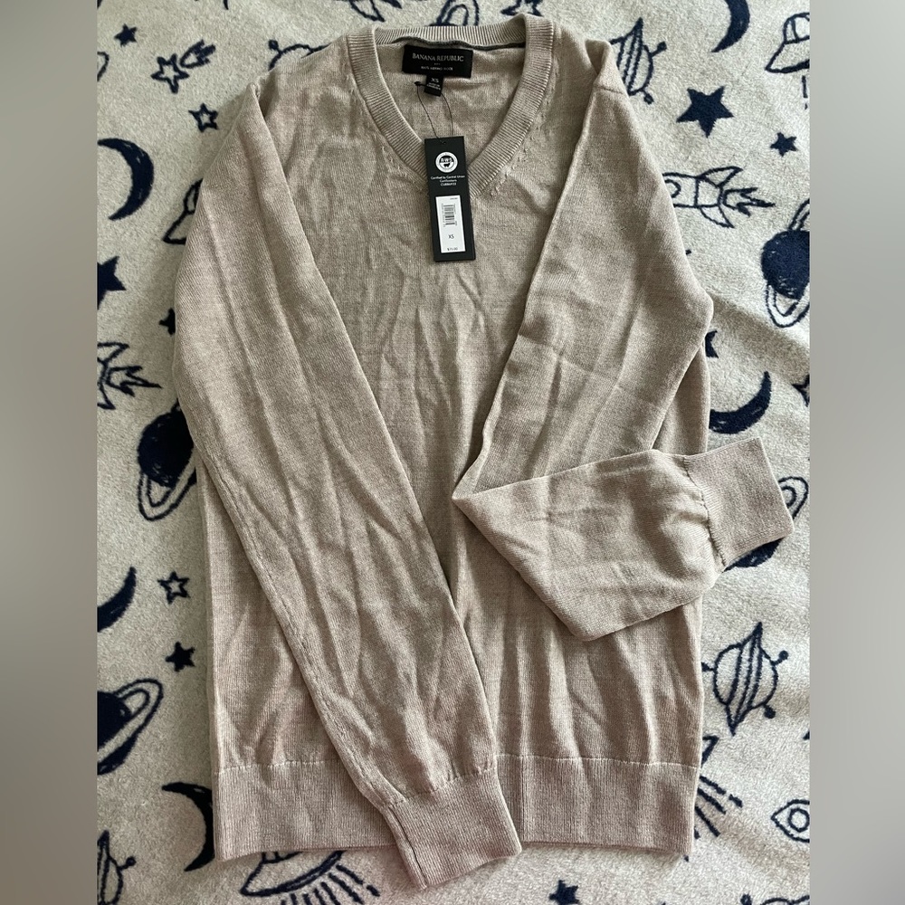 New- Banana Republic Factory Merino Wool Men’s v-neck Sweater (XS) (Camel)